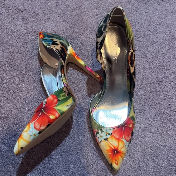 Woman’s Guess floral-animal print high heels 👠 - Picture 3 of 3